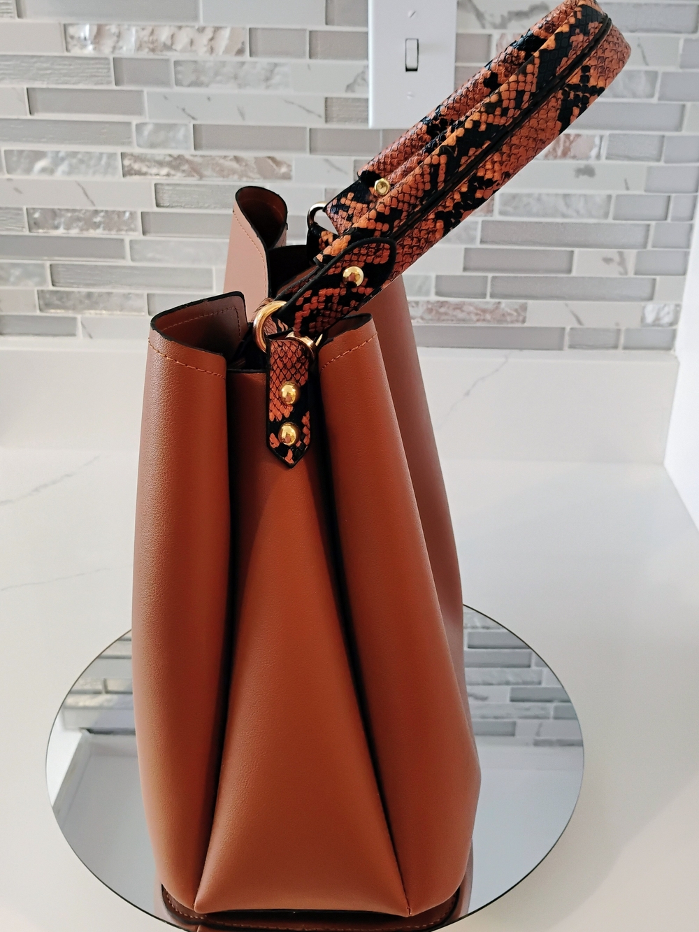 NEW Bucket Crossbody Bag & Pouch - GHW and Vegan Leather - Picture 6 of 10
